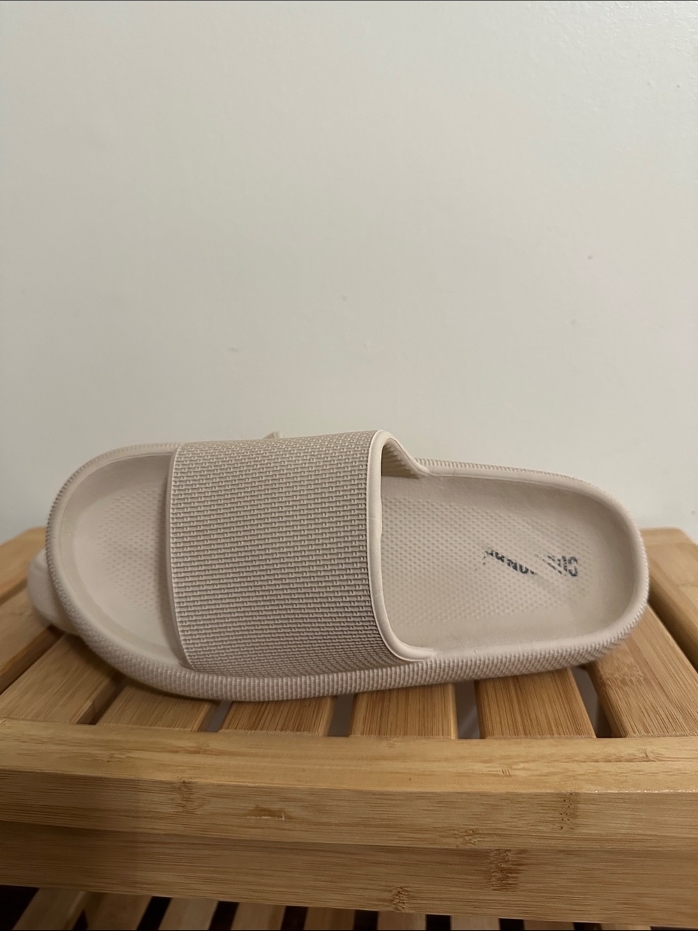 Cushionaire Feather Cloud Neutral Beige Slides - Picture 2 of 6